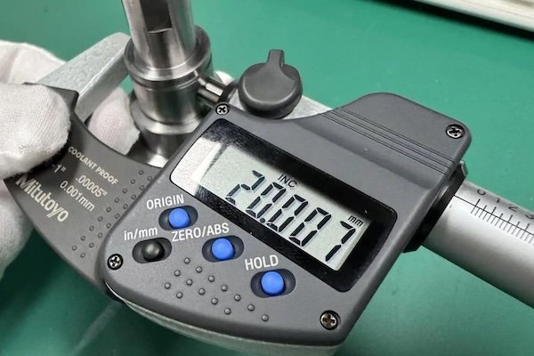 CNC-machined-parts-tolerance-inspection