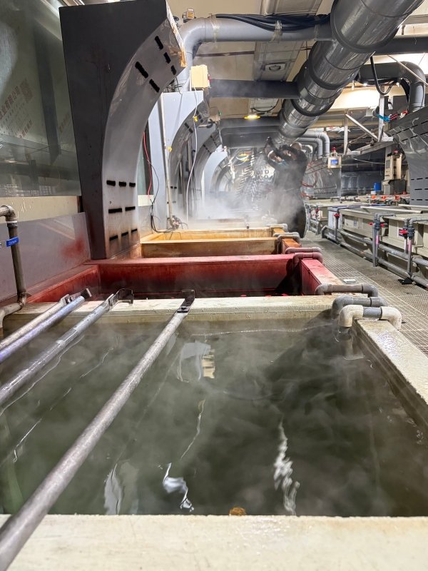 Hard Anodizing vs Regular Anodizing: How to Choose the Right Finish for Aluminum CNC Parts 14 Etching bath preparation before anodizing aluminum CNC parts