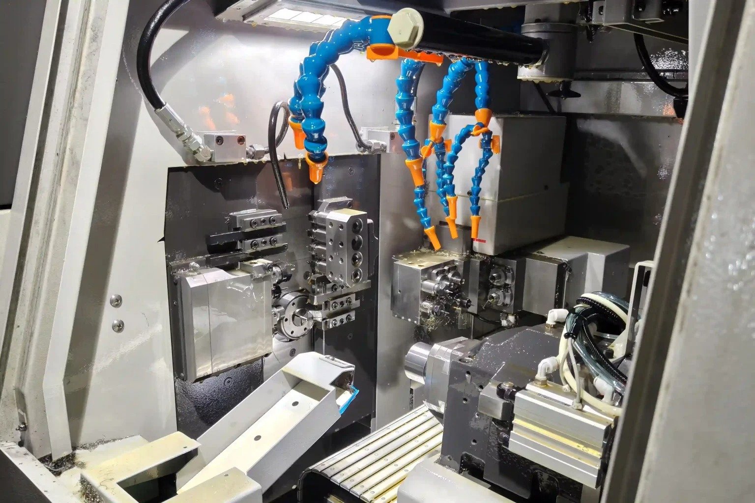 Design Guide for Swiss machining-Type CNC Machining 7 Swiss type CNC machined turned shaft component for precision applications