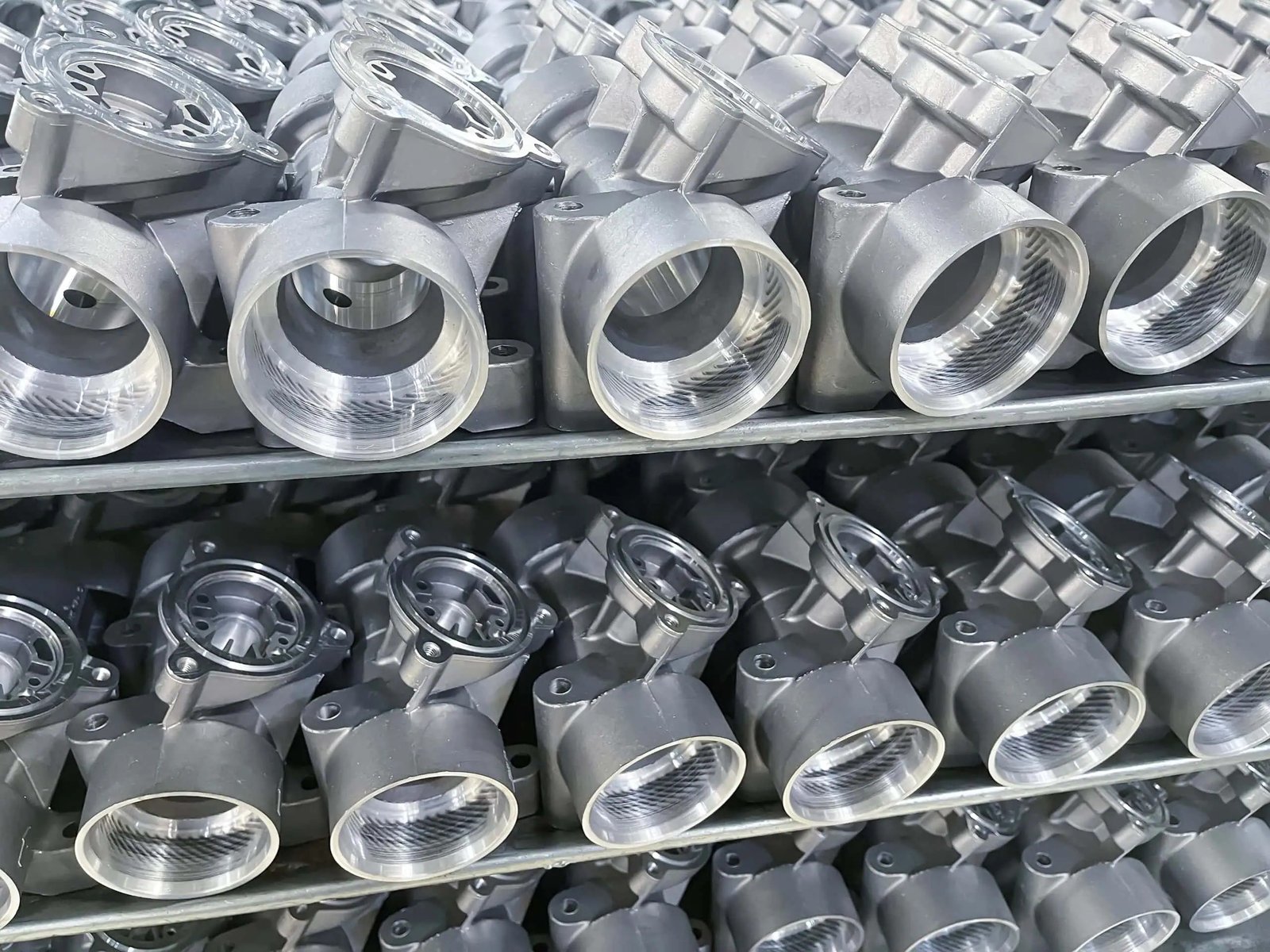 Die Casting Design Guide: Materials, Defects, Tolerances and CNC Finishing 8 Die casting and CNC machined metal component for industrial use